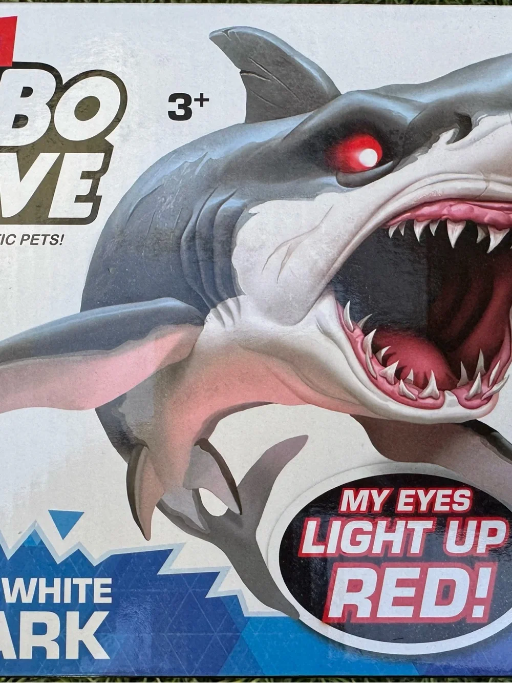 Robo Alive Great White Shark Series 1 by Zuru, Battery-Powered Robotic Light up